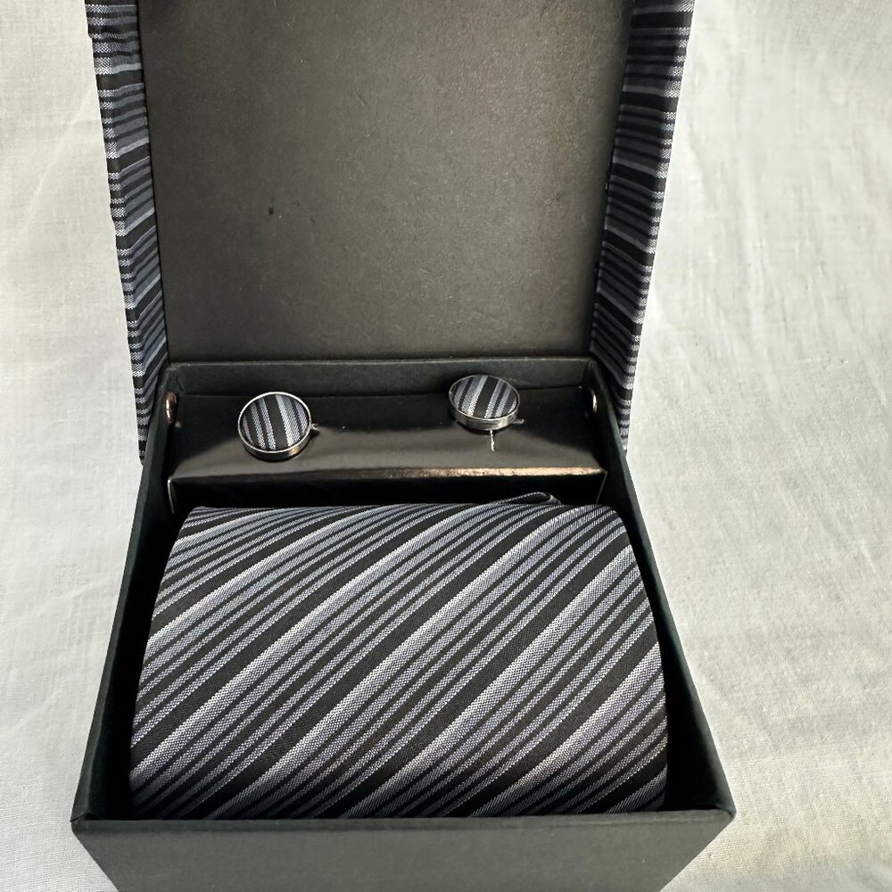 Matching Tie, Cufflinks and Handkerchief in Box Set